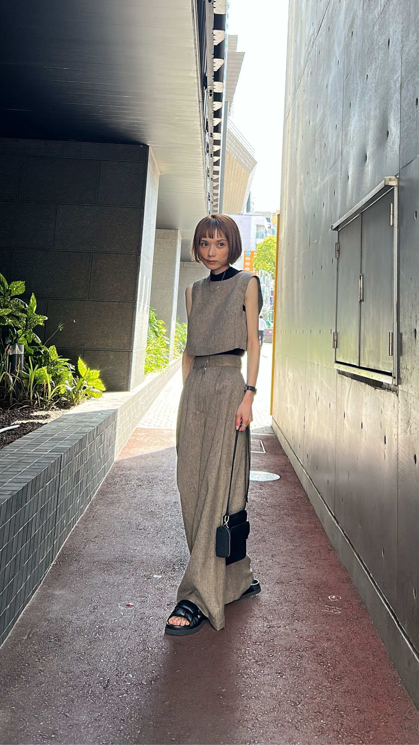 mélange three tuck pants