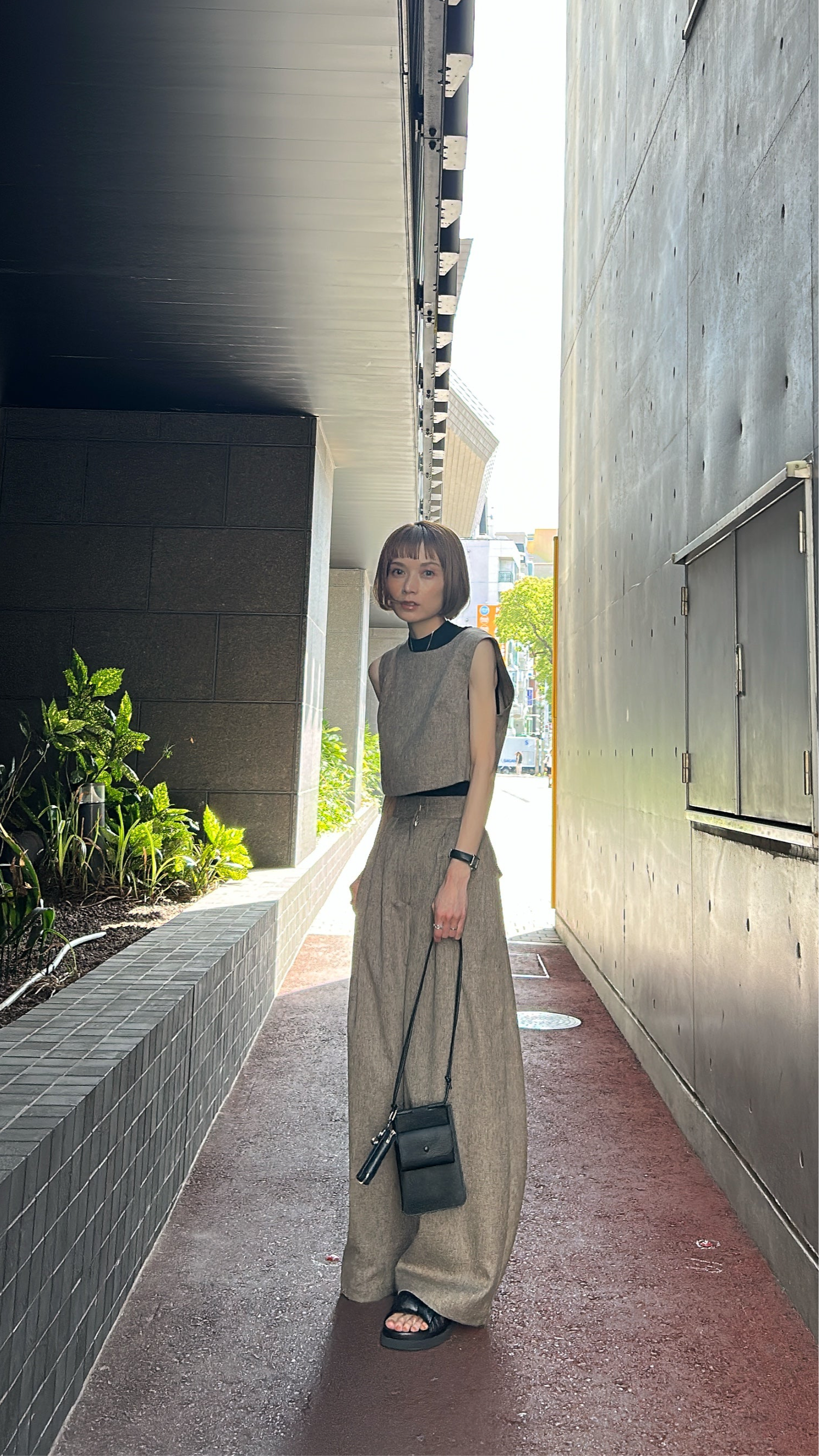 mélange three tuck pants