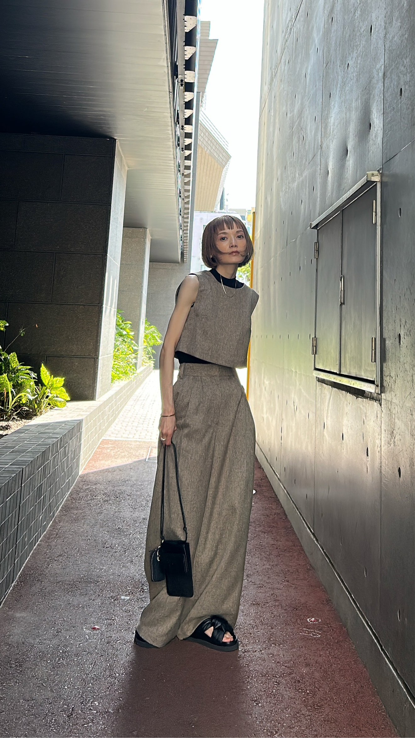mélange three tuck pants