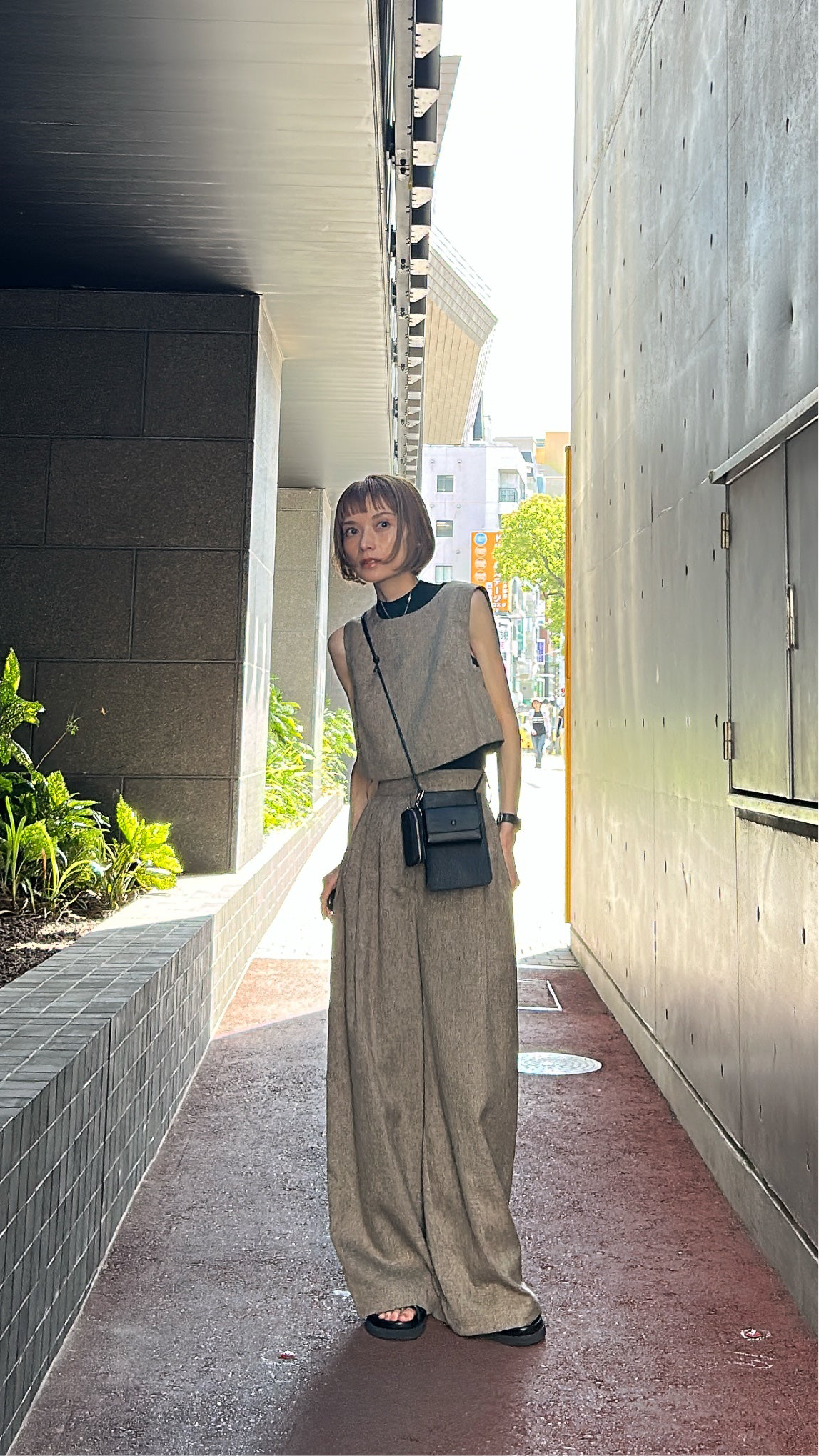 mélange three tuck pants