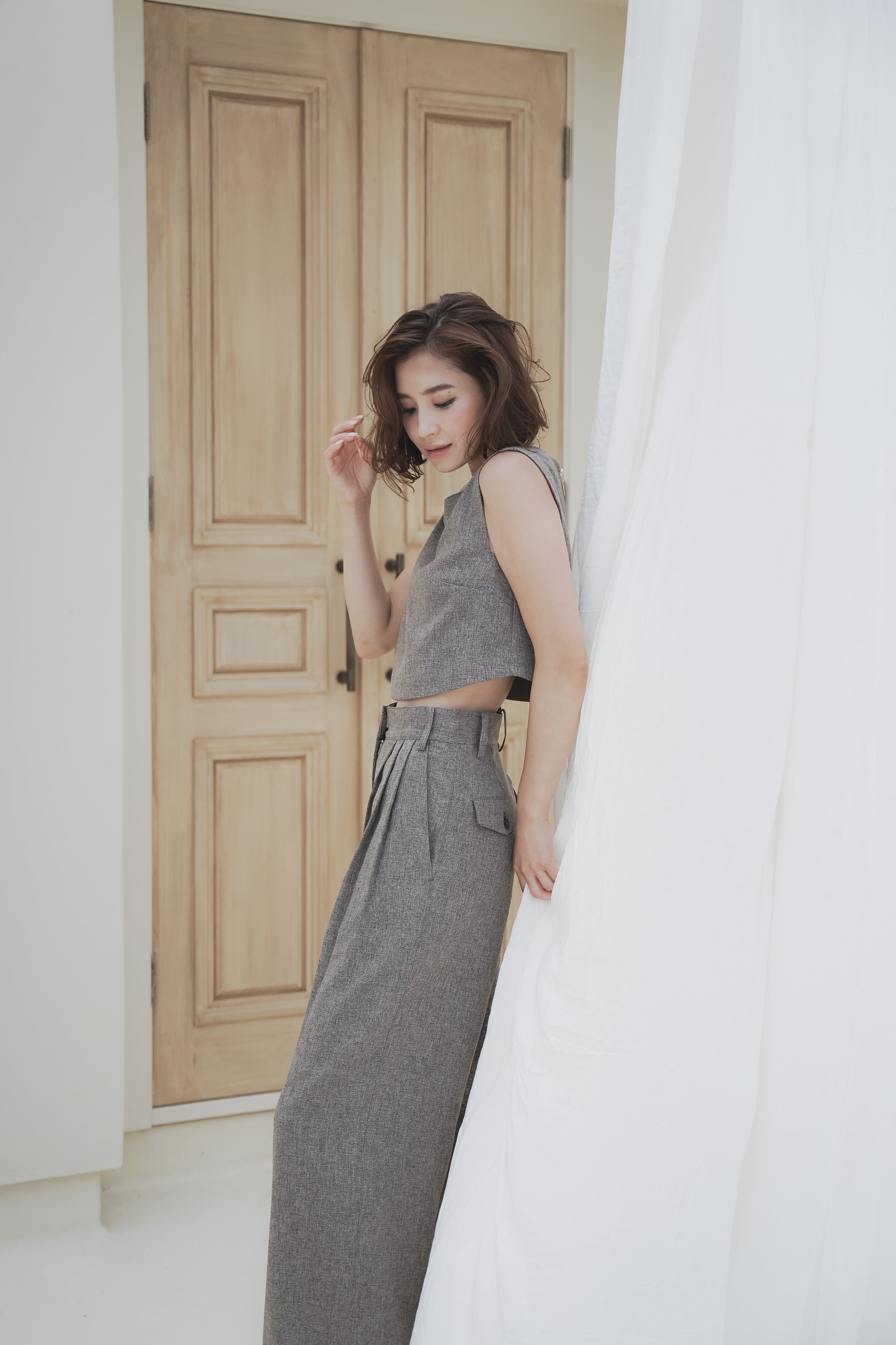 mélange three tuck pants